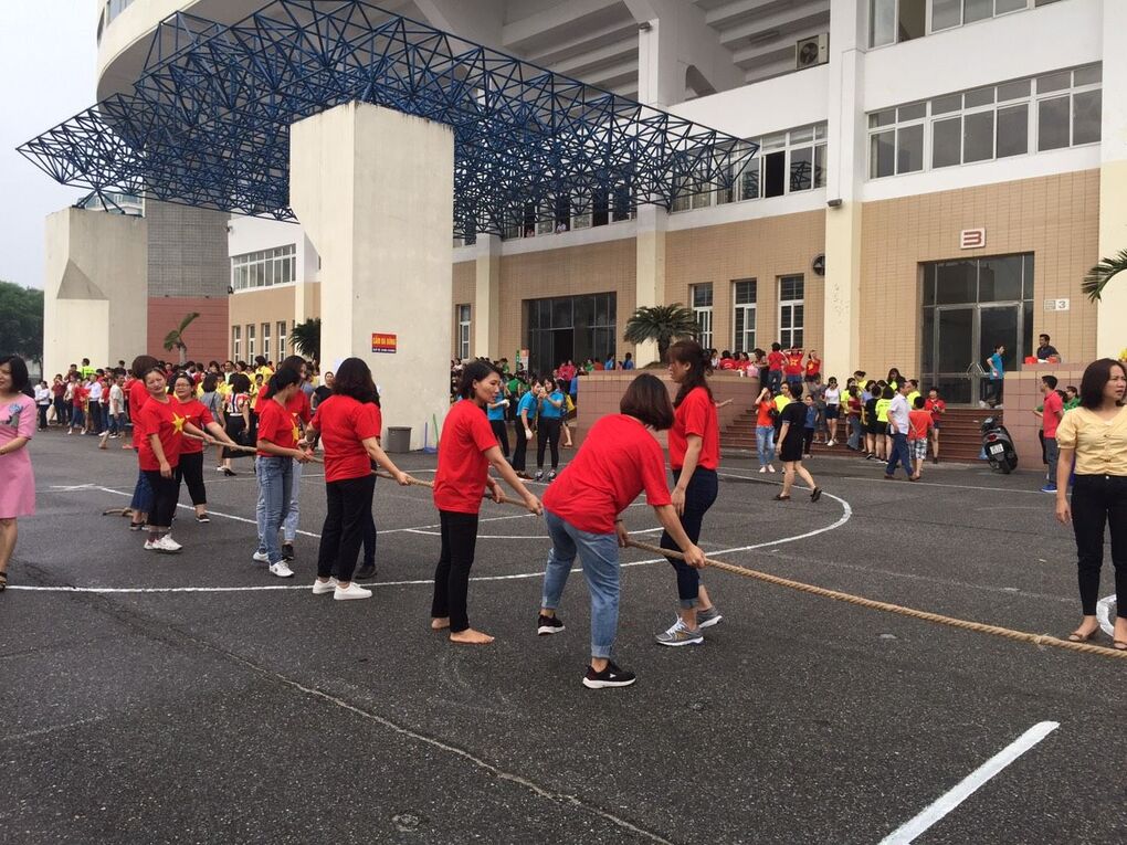 Tinh thần thể dục thể thao của giáo viên và học sinh trường THCS Thống Nhất