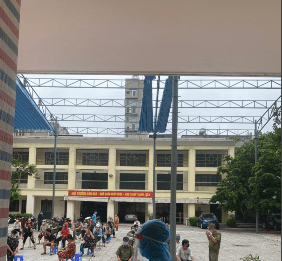 Trường THCS Thống Nhất chung tay cùng UBND Phường Đội Cấn, Ba Đình trong công tác lấy mẫu xét nghiệm giám sát phòng chống dịch Covid-19