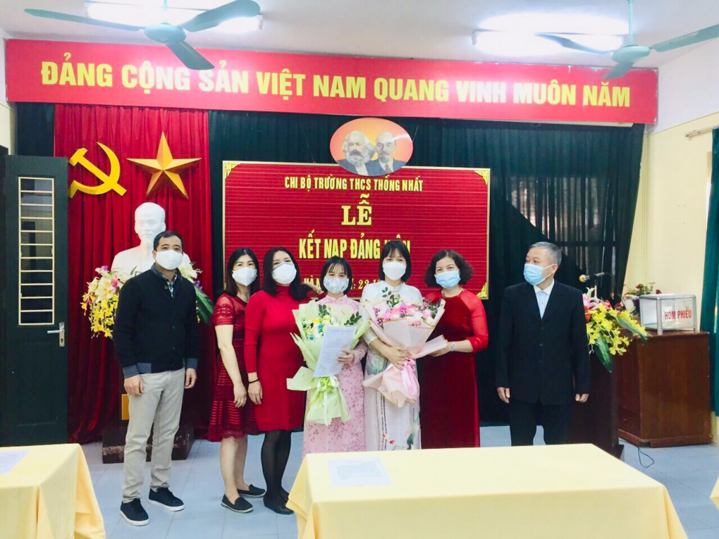 Chi Bộ Trường THCS Thống Nhất tổ chức kết nạp 02 đảng viên mới