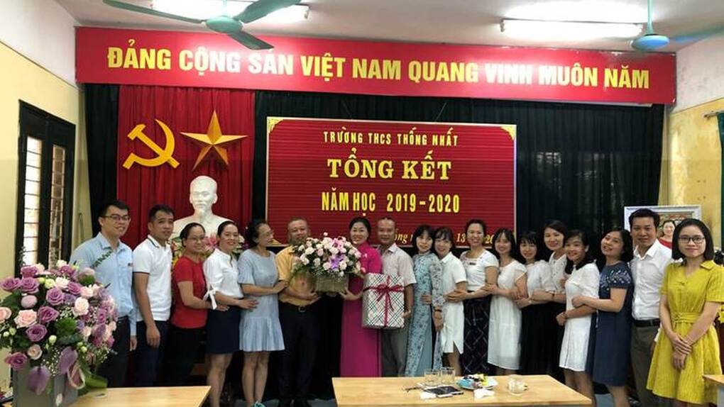 TỔNG KẾT HỘI ĐỒNG SƯ PHẠM NHÀ TRƯỜNG VÀ CHIA TAY GIÁO VIÊN VỀ NGHỈ HƯU