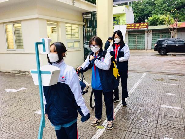 Học sinh khối 7, 8, 9 trường THCS Thống Nhất háo hức trở lại trường học