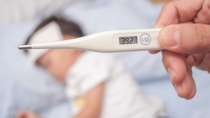 Dùng thuốc và chăm sóc trẻ F0 tại nhà - những điều phụ huynh cần biết