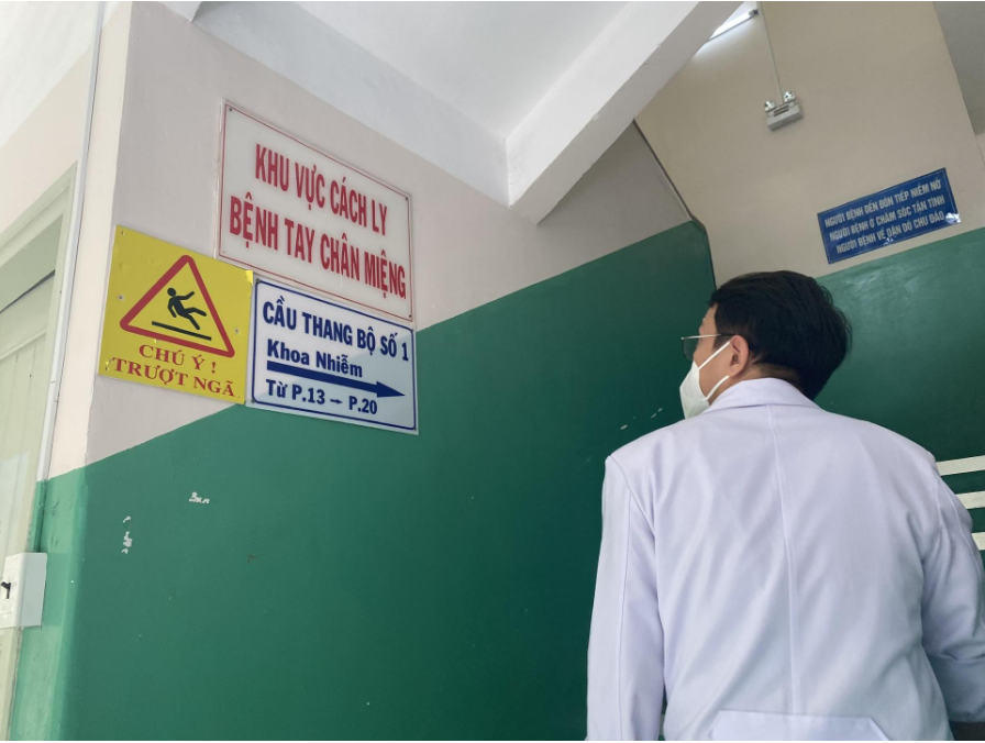 Phân biệt sốt do bệnh tay chân miệng, sốt xuất huyết và Covid-19