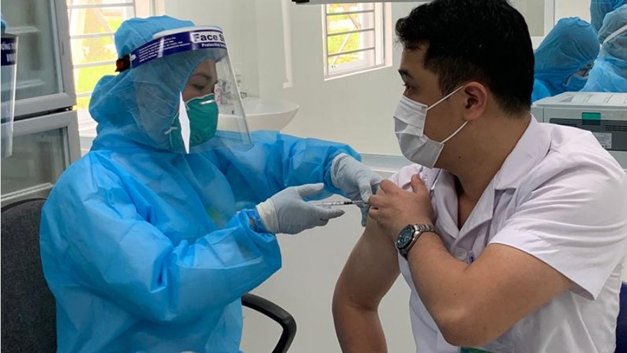 Có cần tiêm vaccine Covid-19 mũi nhắc lại khi đã từng nhiễm Covid-19?