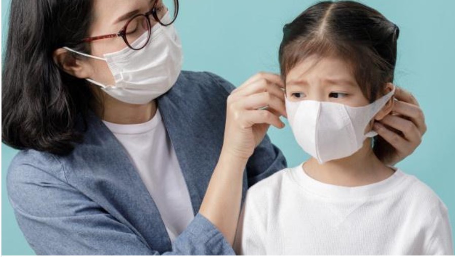 Biến thể BA4, BA5 xâm nhập, ca COVID-19 tăng, chuyên gia khuyến cáo gì về đeo khẩu trang?