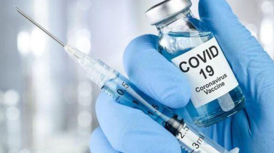 Tiêm vaccine COVID-19 mũi 4 cần làm gì để không mệt, hạn chế tác dụng phụ?
