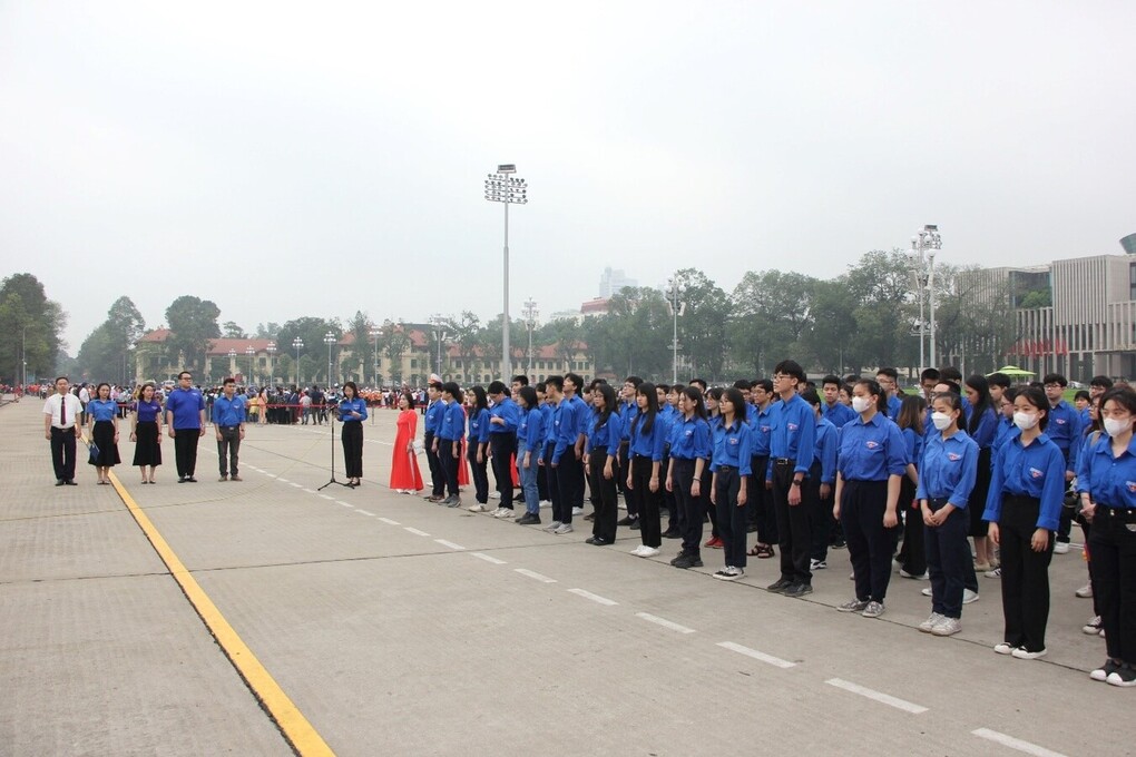 Lễ báo công dâng Bác và kết nạp Đoàn viên mới năm học 2022 – 2023 của trường THCS Thống Nhất