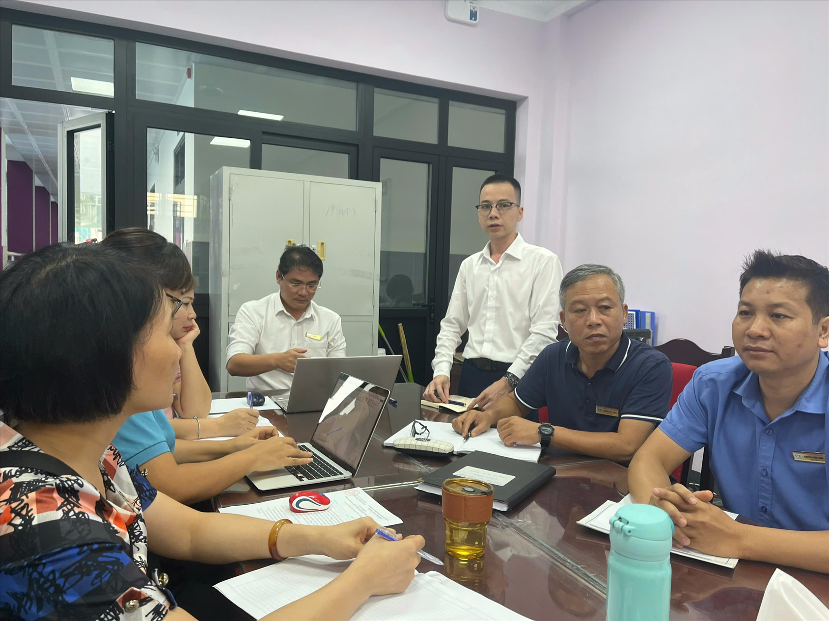 Thầy giáo Giang Minh Hưởng nhận nhiệm vụ Phó Hiệu trưởng Trường THCS Thống Nhất