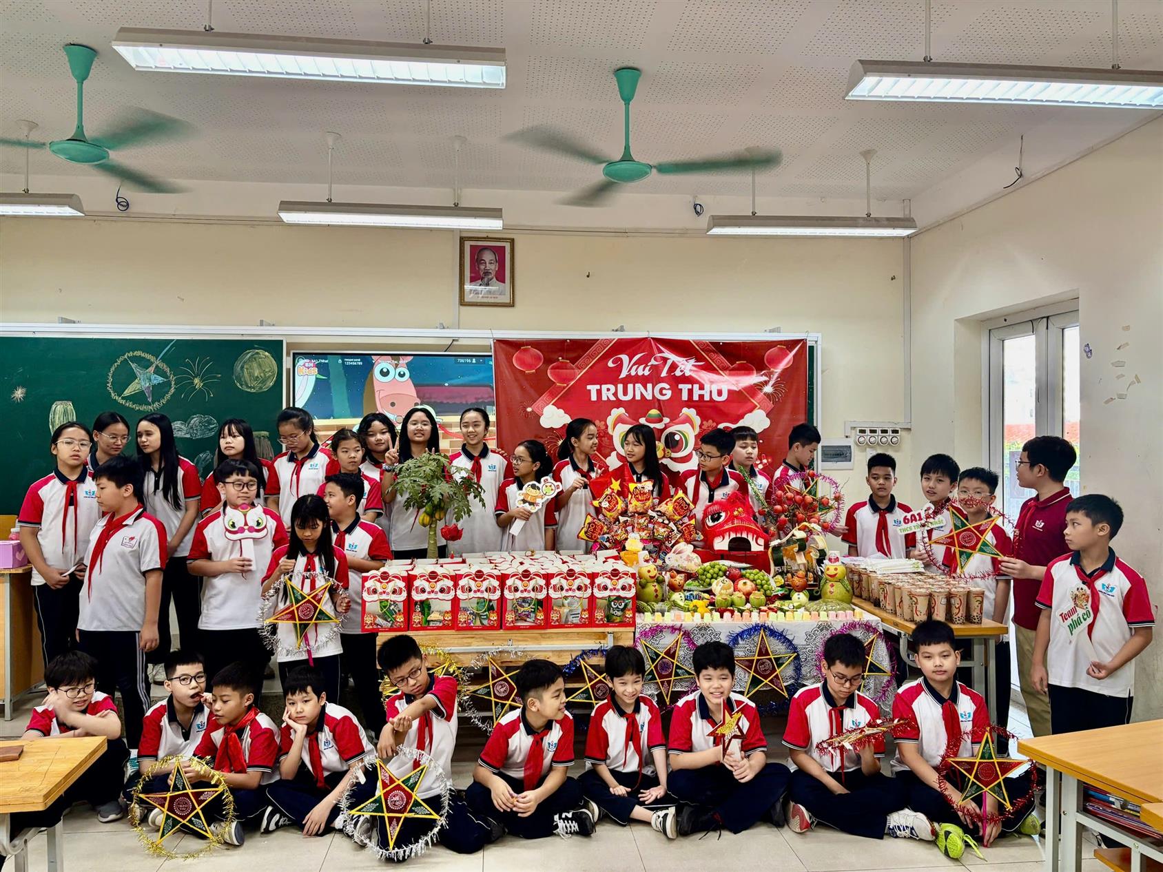 Trung thu ấm áp, gắn kết tại Trường THCS Thống Nhất