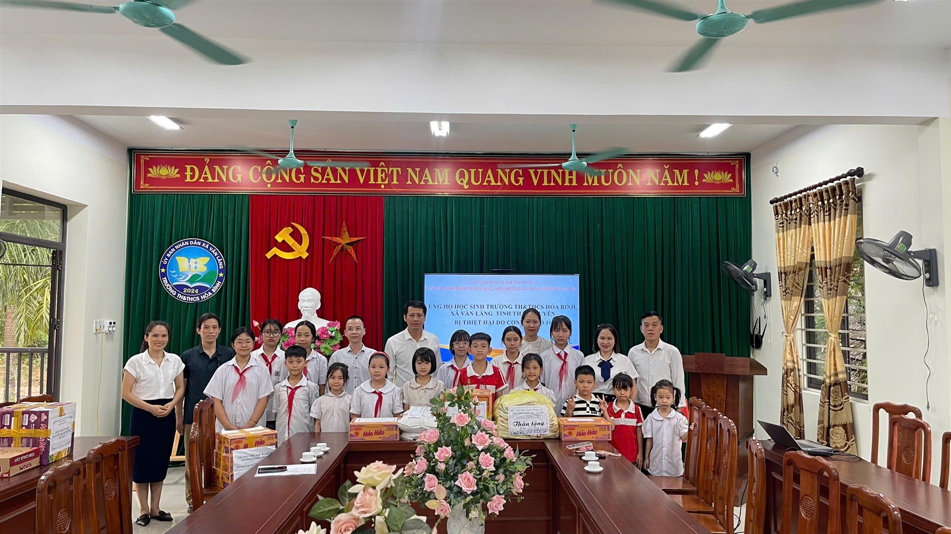 Trường THCS Thống Nhất với hành trình trao yêu thương gửi đến đồng bào vùng lũ Thái Nguyên