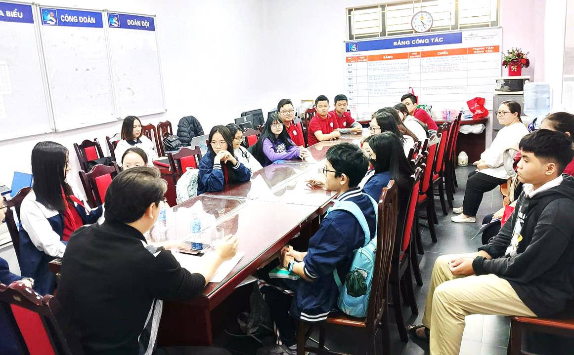 BGH trường THCS Thống Nhất gặp mặt, động viên học sinh trước Kỳ thi HSG lớp 9 cấp phường năm học 2025–2026