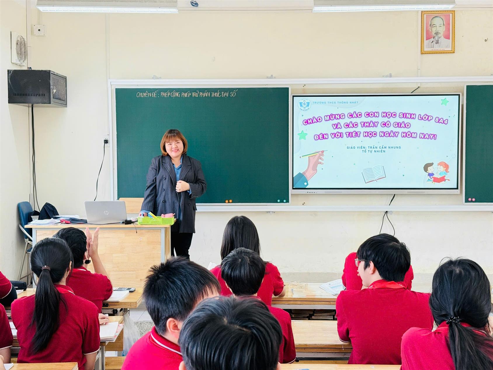 Hội giảng chuyên đề môn Toán của cô giáo Trần Cẩm Nhung với lớp 8A4