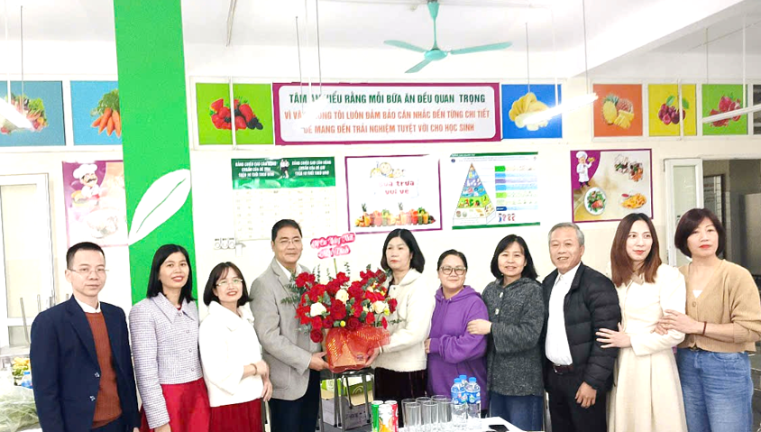 Ấm áp sự tri ân của nam giới trường THCS Thống Nhất dành cho một nửa thế giới nhân ngày Quốc tế phụ nữ 8/3