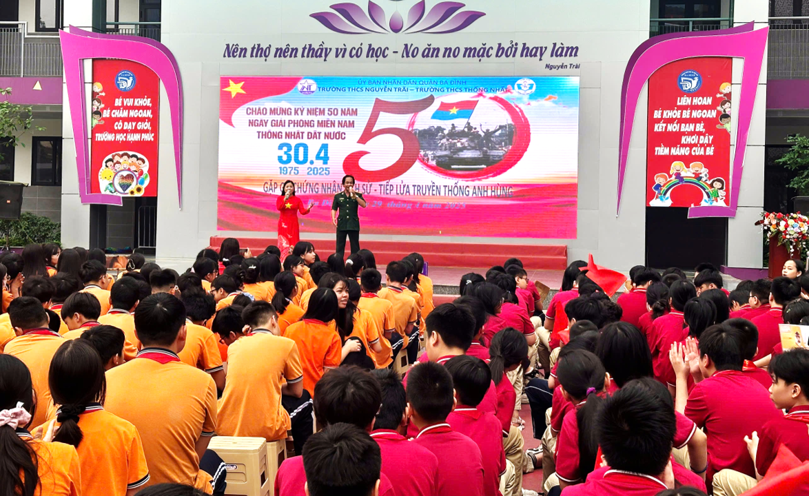 Gặp gỡ chứng nhân lịch sử - Tiếp lửa truyền thống anh hùng nhân kỷ niệm 50 năm Ngày Giải phóng miền Nam, thống nhất đất nước