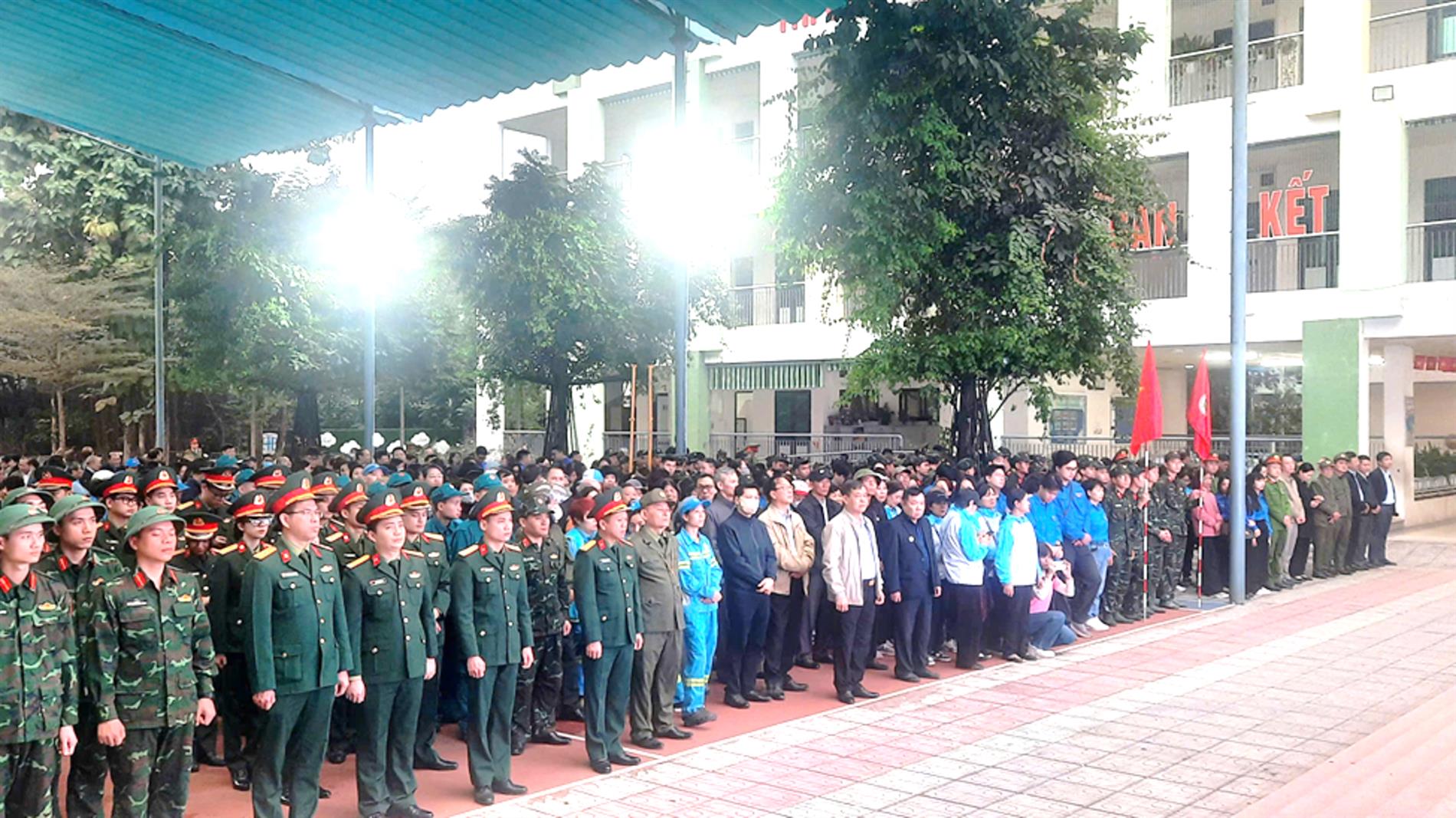 Trường THCS Thống Nhất tham gia hoạt động thực hiện đợt cao điểm bảo đảm vệ sinh môi trường, trật tự đô thị phục vụ nhân dân đón Tết Nguyên đán Bính Ngọ