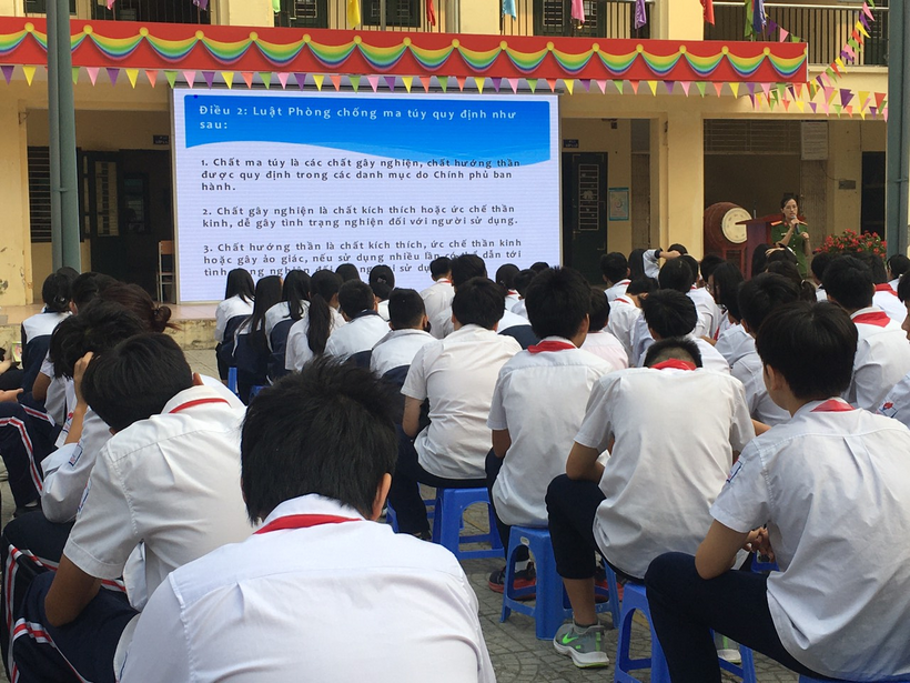 A picture containing text, person, people, group

Description automatically generated