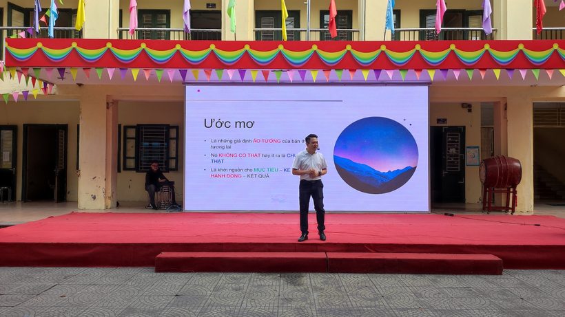 A person standing in front of a sign

Description automatically generated with medium confidence
