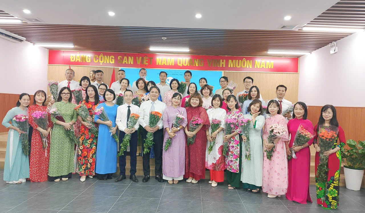 A group of people posing for a photo

Description automatically generated