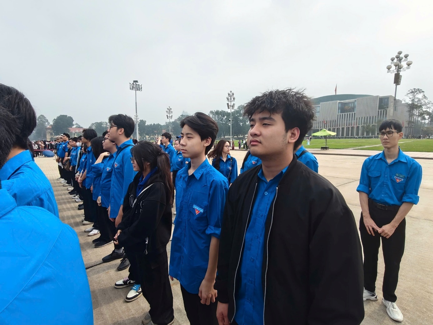 Có thể là hình ảnh về 6 người và kèn clarinet