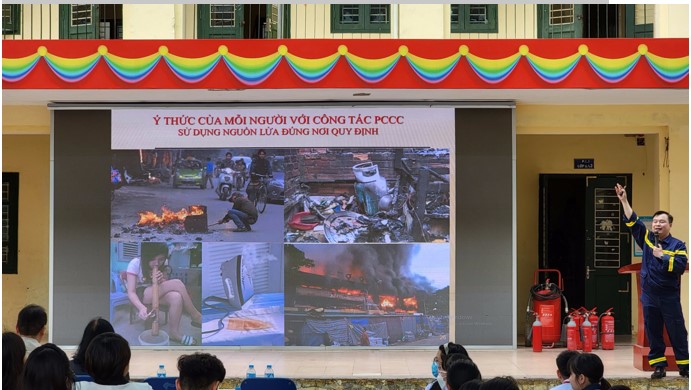 Trang bị kỹ năng phòng vệ và phòng cháy chữa cháy cho học sinh