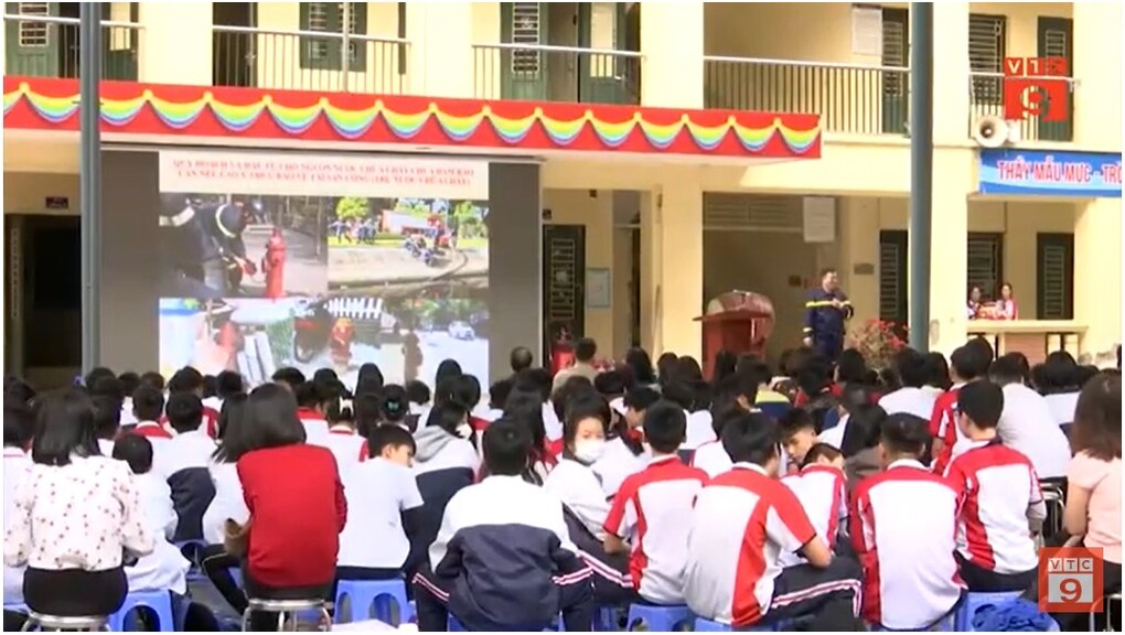 Hoạt đông ngoại khóa "Kỹ năng phòng vệ và phòng cháy chữa cháy cho học sinh khi xảy ra hỏa hoạn"