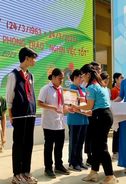 Học sinh trường THCS Thống Nhất vinh dự được tuyên dương nhân kỷ niệm 60 năm phong trào “Nghìn việc tốt”