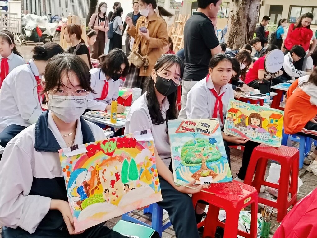 Học sinh trường THCS Thống Nhất tham gia cuộc thi vẽ tranh hưởng ứng “Ngày Sách và Văn hóa đọc ” với Chủ đề “Sách và cuộc sống” của quận Ba Đình lần thứ II năm 2023