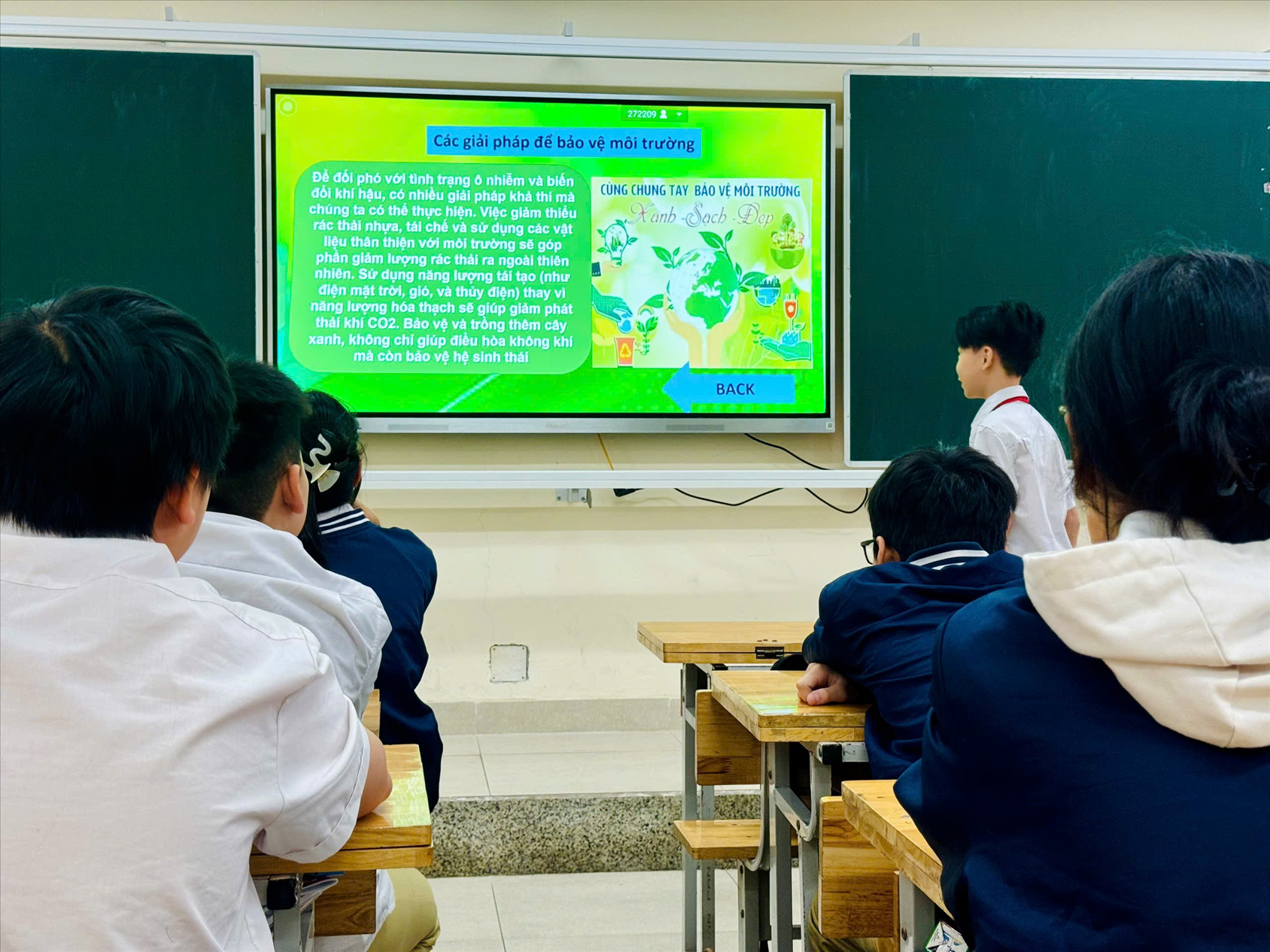 “Tuyên truyền bảo vệ môi trường, cảnh quan trường lớp” - Phát thanh măng non của chi đội 7A5