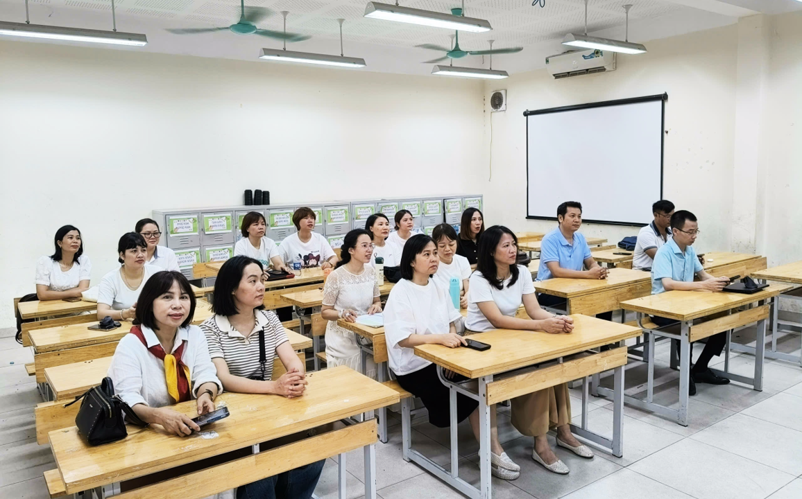 Trường THCS Thống Nhất tham gia Lớp bồi dưỡng chính trị hè năm 2025