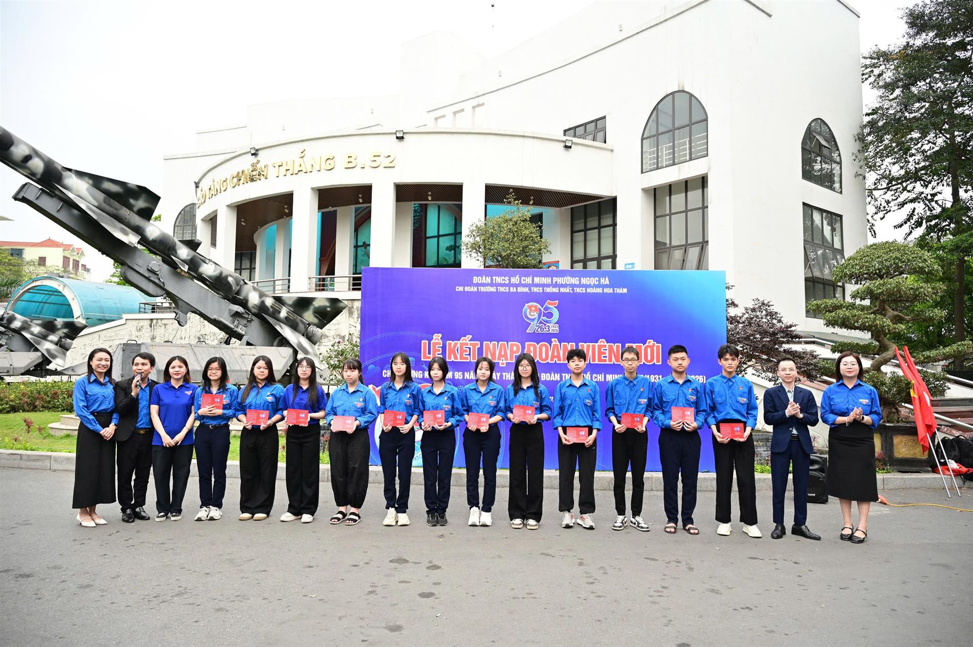 12 học sinh ưu tú Trường THCS Thống Nhất vinh dự được kết nạp vào Đoàn