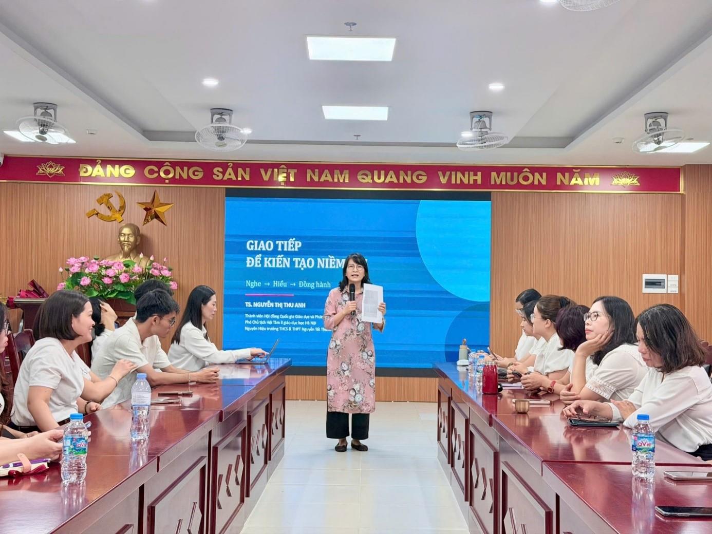 Trường THCS Ngọc Hà tổ chức thảo luận chuyên đề “Giao tiếp để kiến tạo niềm tin – Lắng nghe để thấu hiểu – Kết nối để đồng hành”
